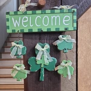 Green Shamrock Welcome Sign